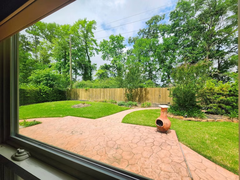 Photo 2 of 2827 Creek Manor Drive, Houston, TX