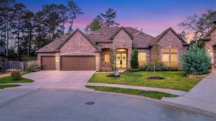 Photo 2 of 1050 Groveton Ridge Lane, Pinehurst, TX