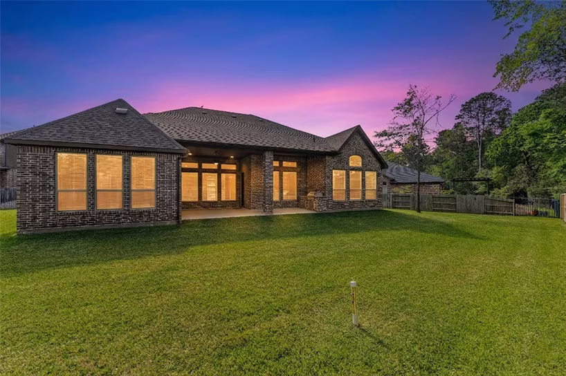 Photo 3 of 1050 Groveton Ridge Lane, Pinehurst, TX