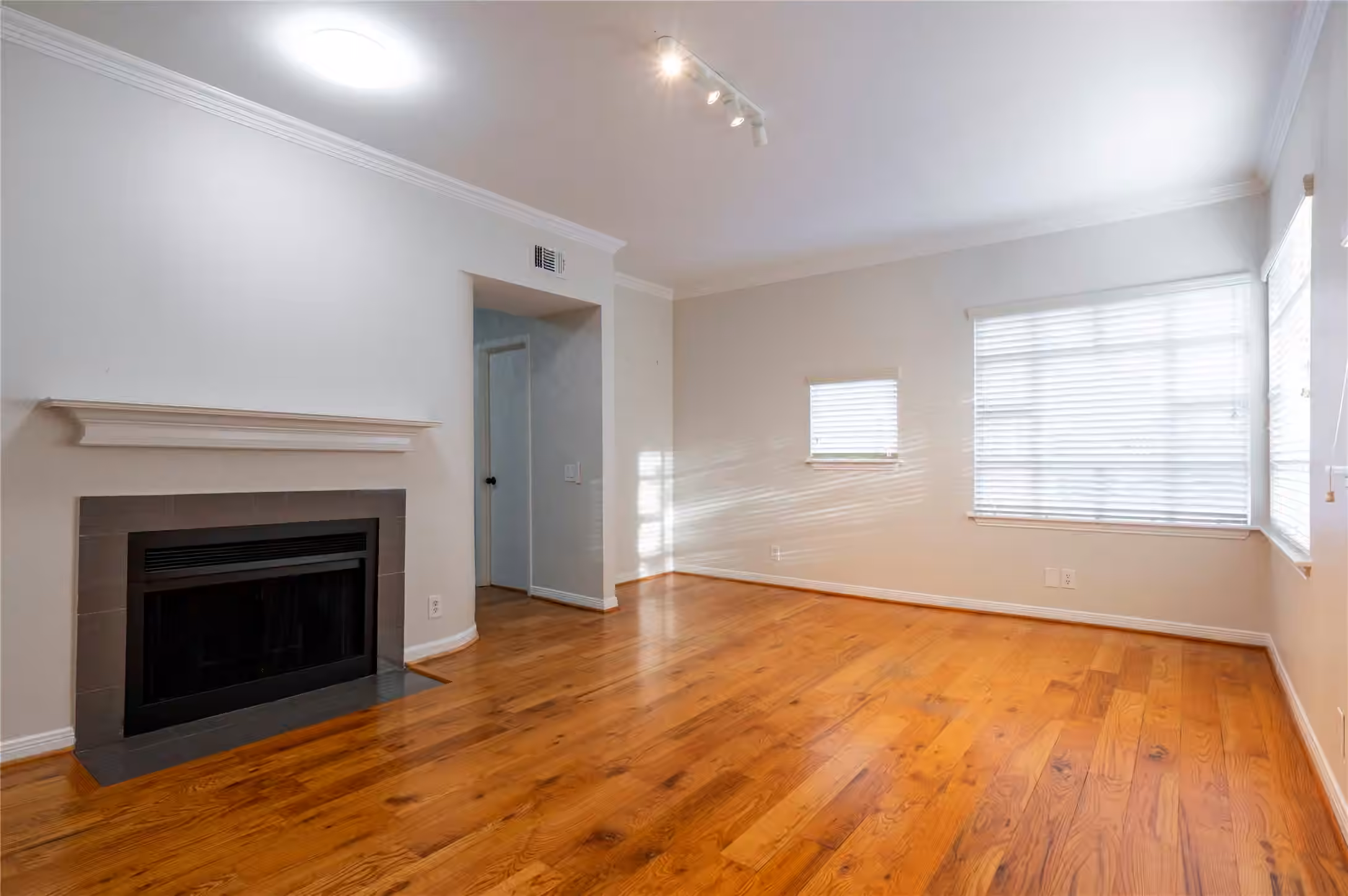 Photo of 4004 Montrose Boulevard 44D, Houston, TX