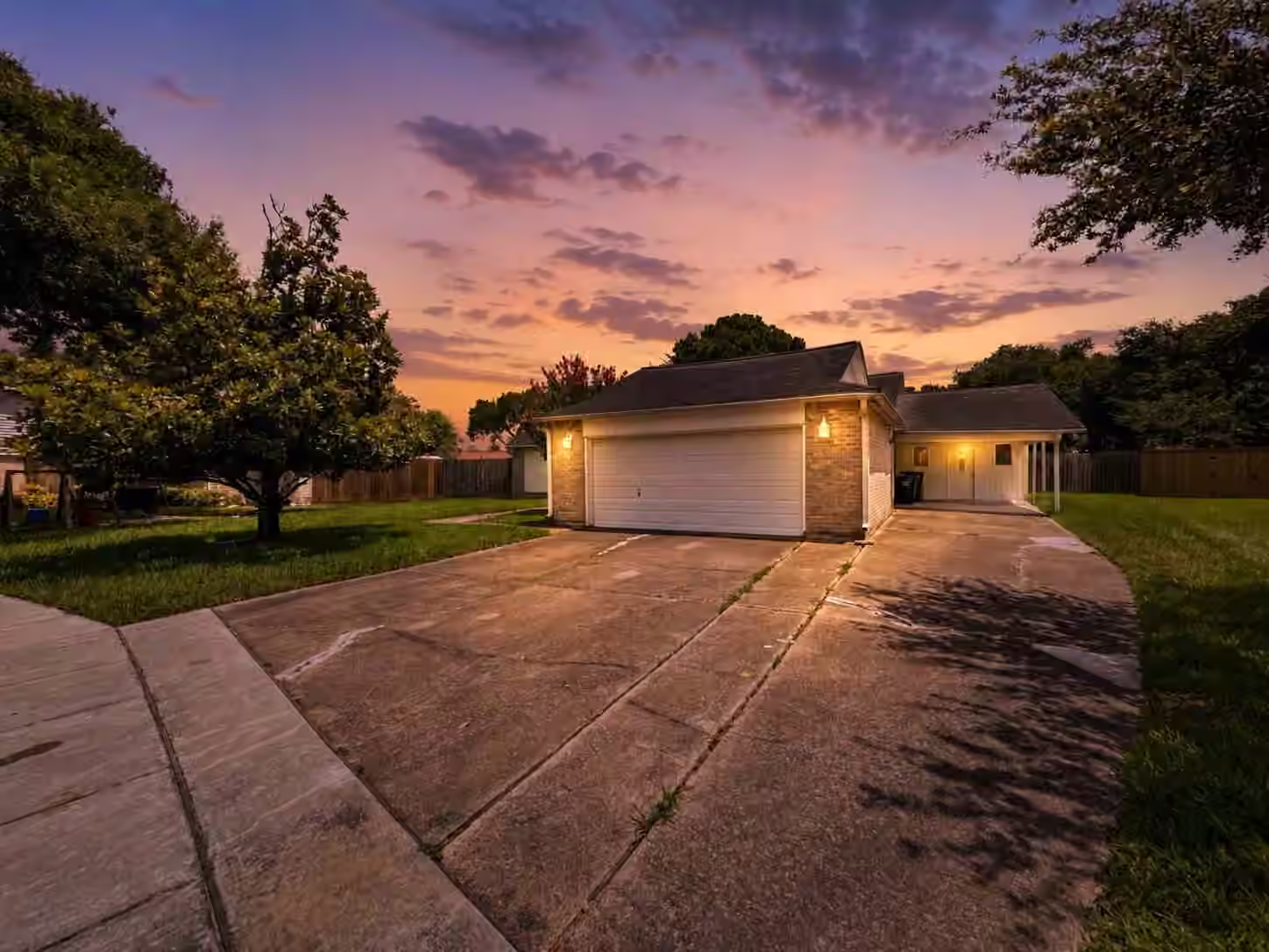 Photo 2 of 2109 E Linwood Oaks Street, Pearland, TX