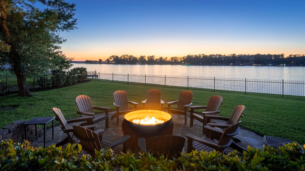 Photo of 15721 Lakeway Drive, Willis, TX