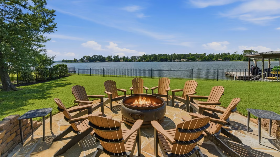 Photo 6 of 15721 Lakeway Drive, Willis, TX