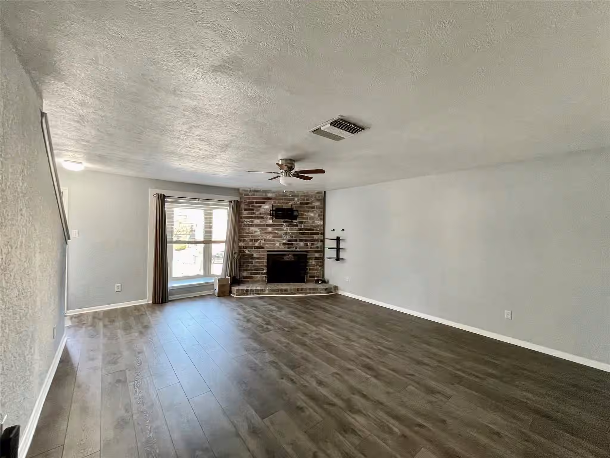 Photo 5 of 2119 Place Rebecca Lane F7, Houston, TX