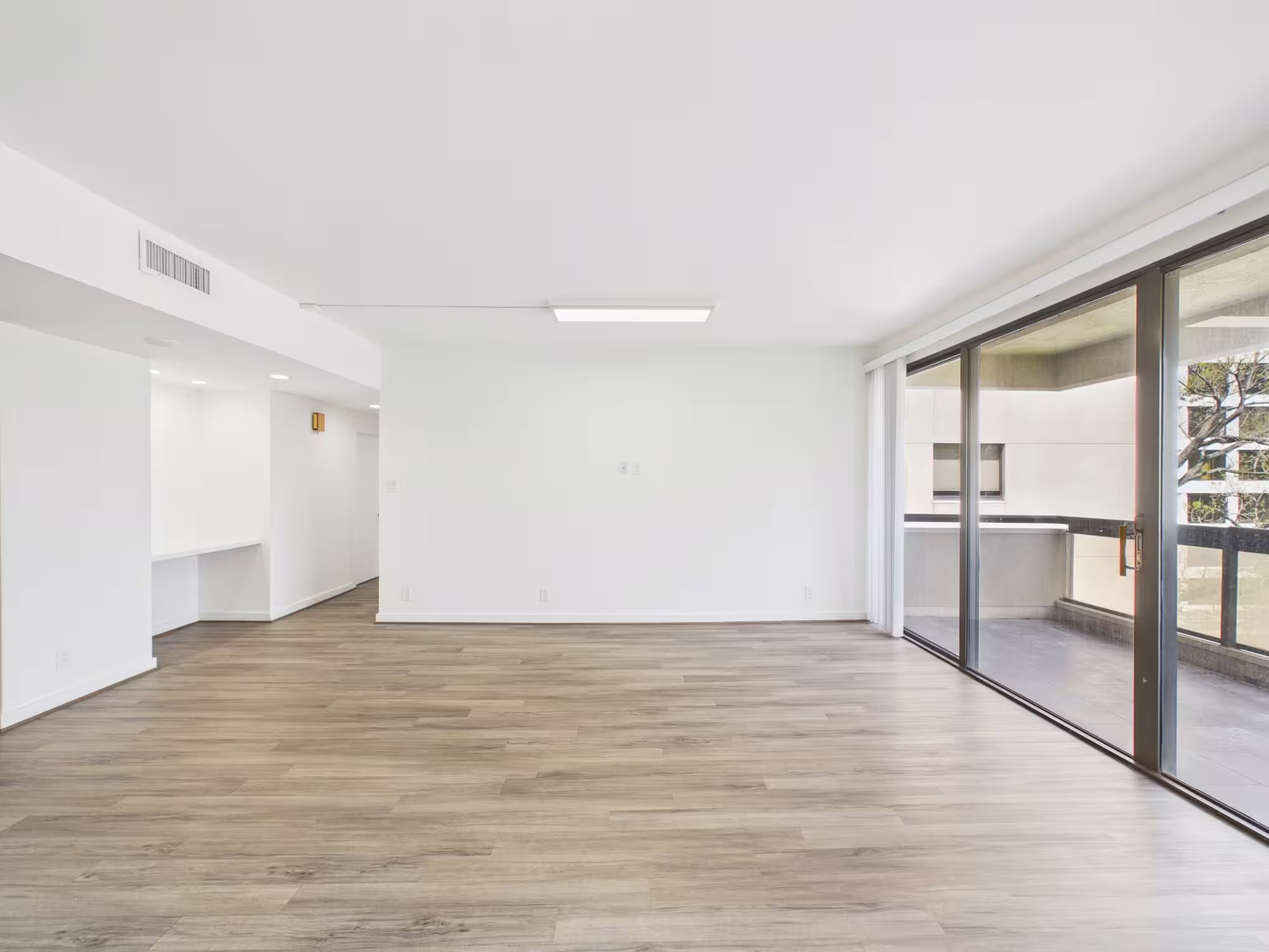 Photo 6 of 49 Briar Hollow Lane 304, Houston, TX