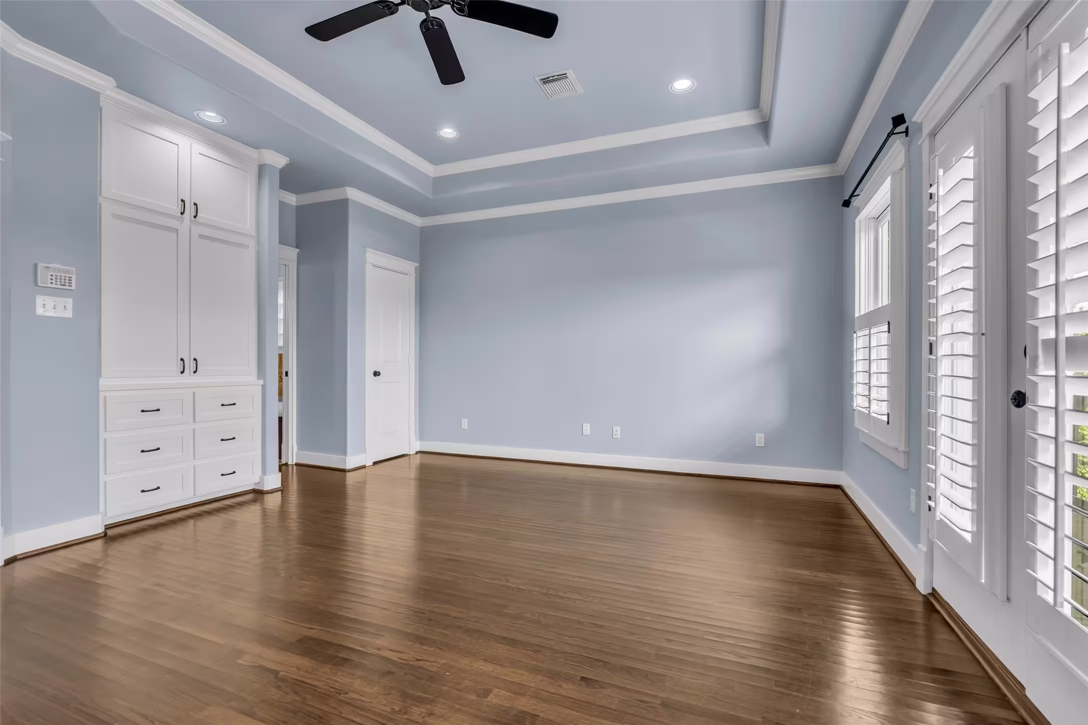 Photo 3 of 236 E Woodland Street, Houston, TX