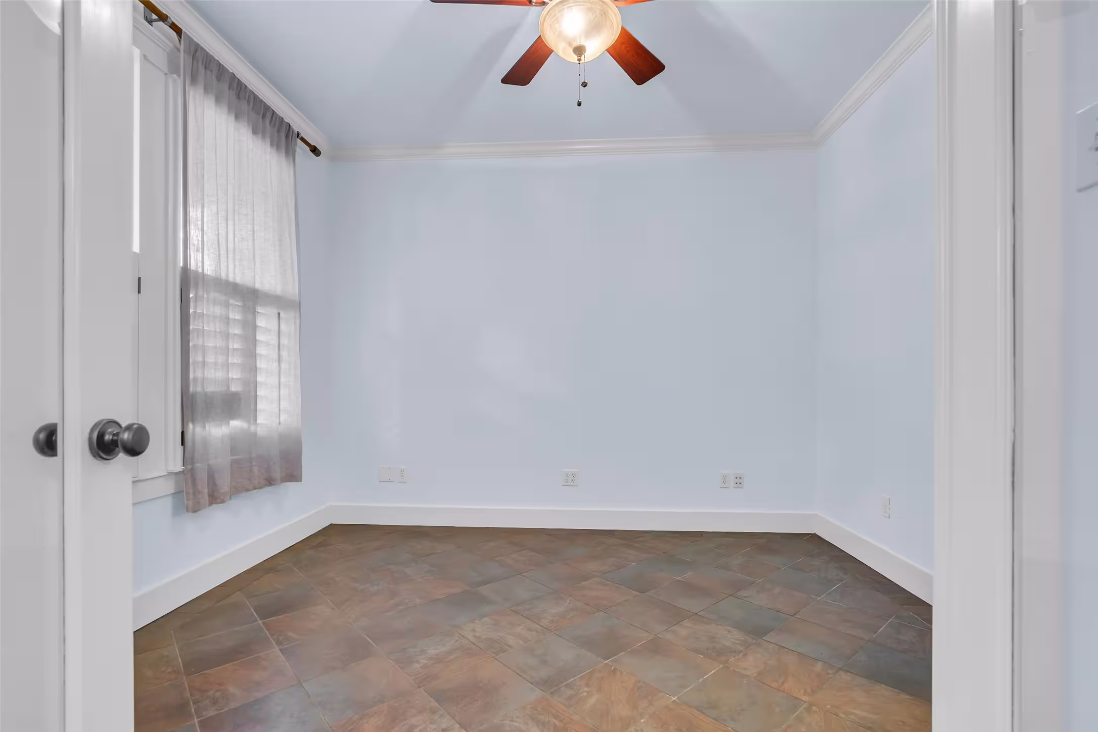 Photo 6 of 236 E Woodland Street, Houston, TX