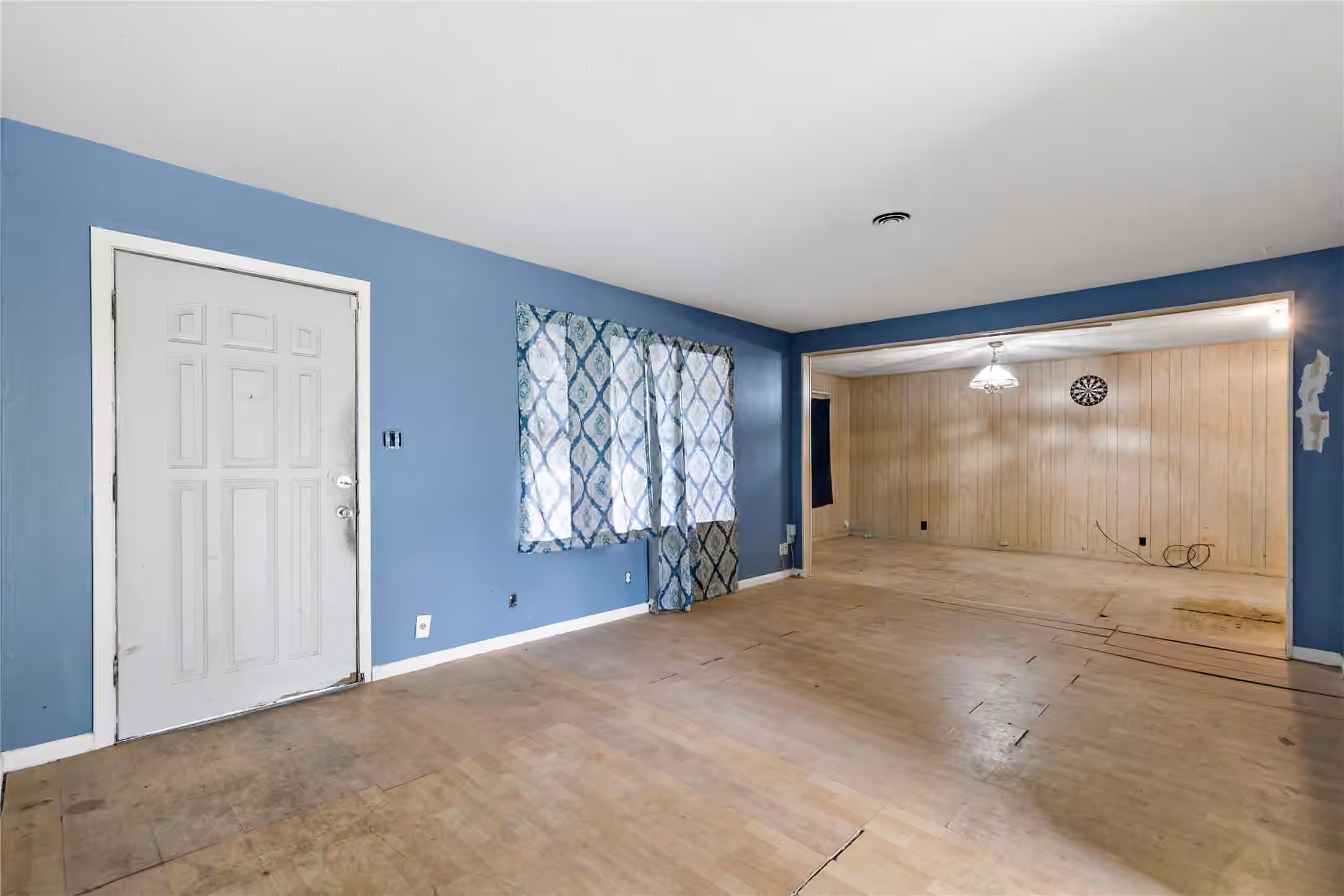 Photo 4 of 5603 Lakefield Drive, Houston, TX