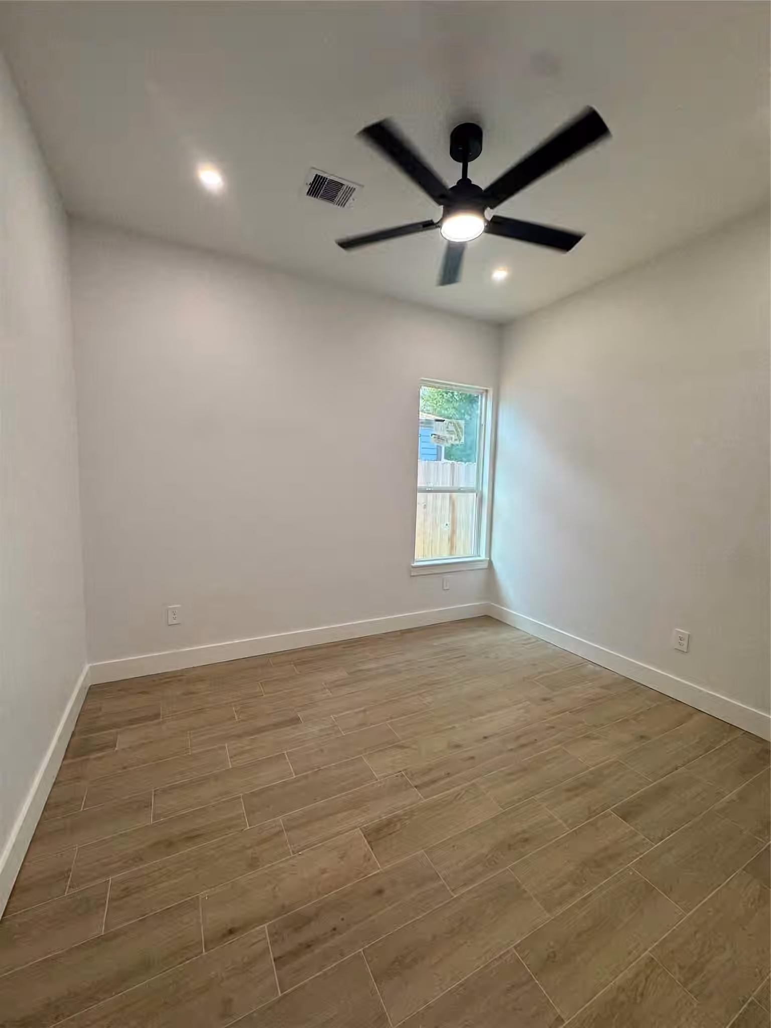 Photo 5 of 516 Spooner Street, Pasadena, TX
