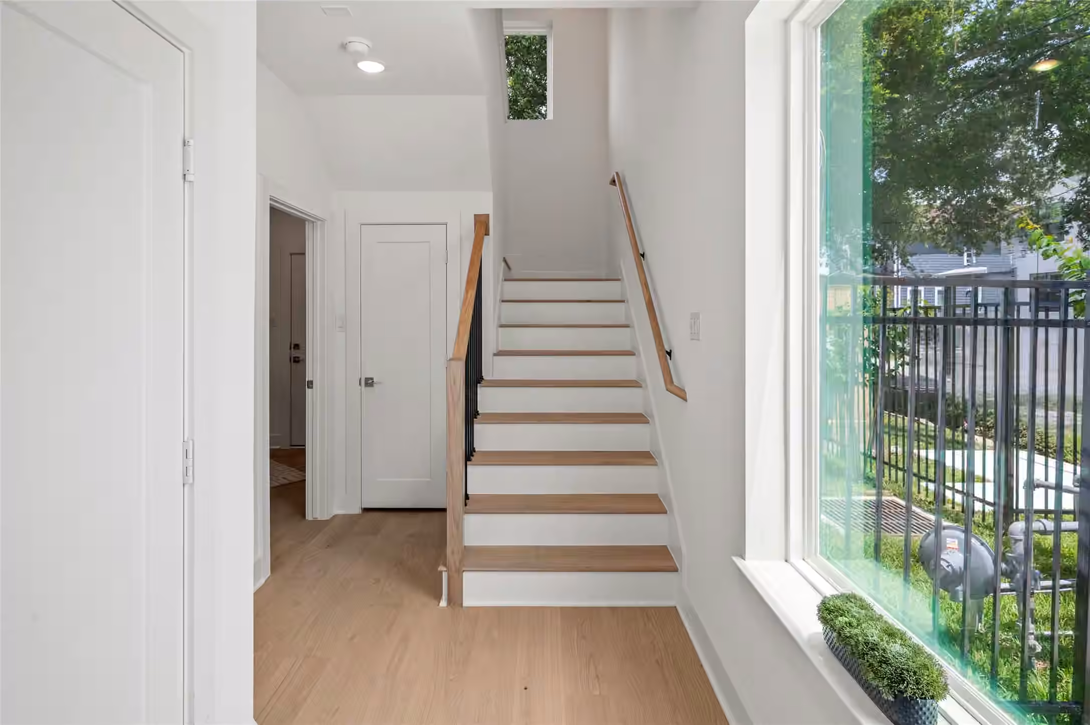 Photo 5 of 902 Kern Street A, Houston, TX