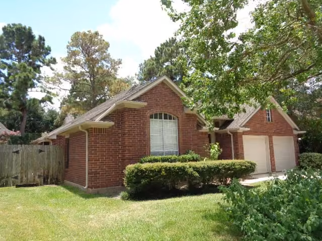Photo 2 of 7910 Park Hollow Court, Houston, TX