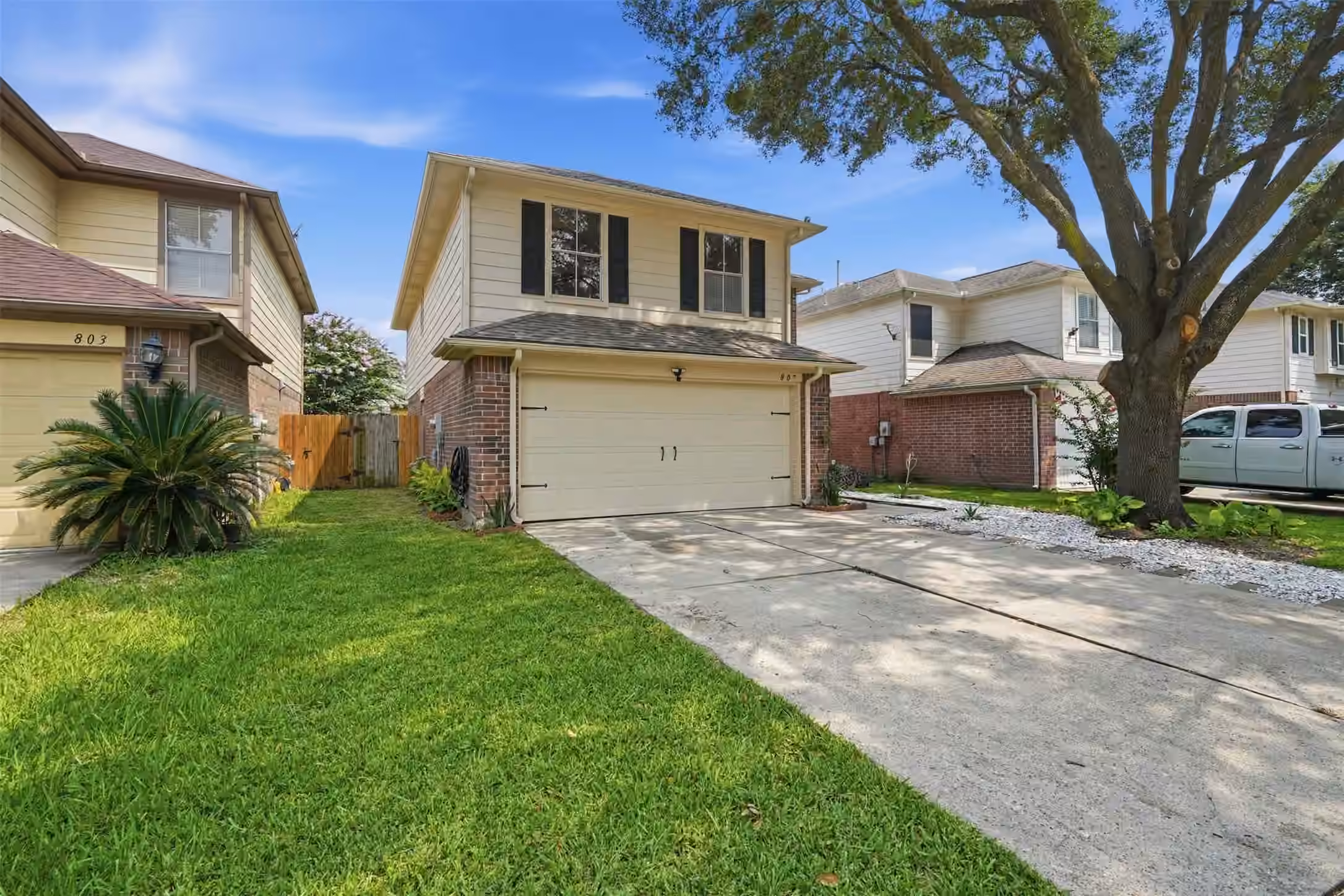 Photo of 807 Oak West Drive, Houston, TX 77073