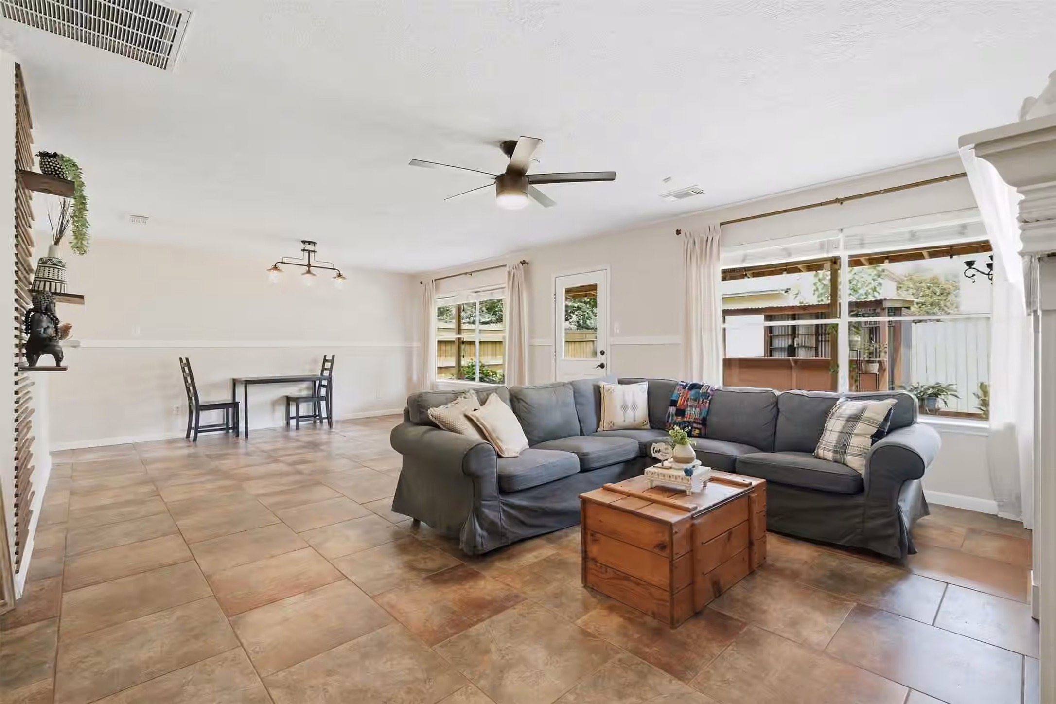 Photo 2 of 807 Oak West Drive, Houston, TX