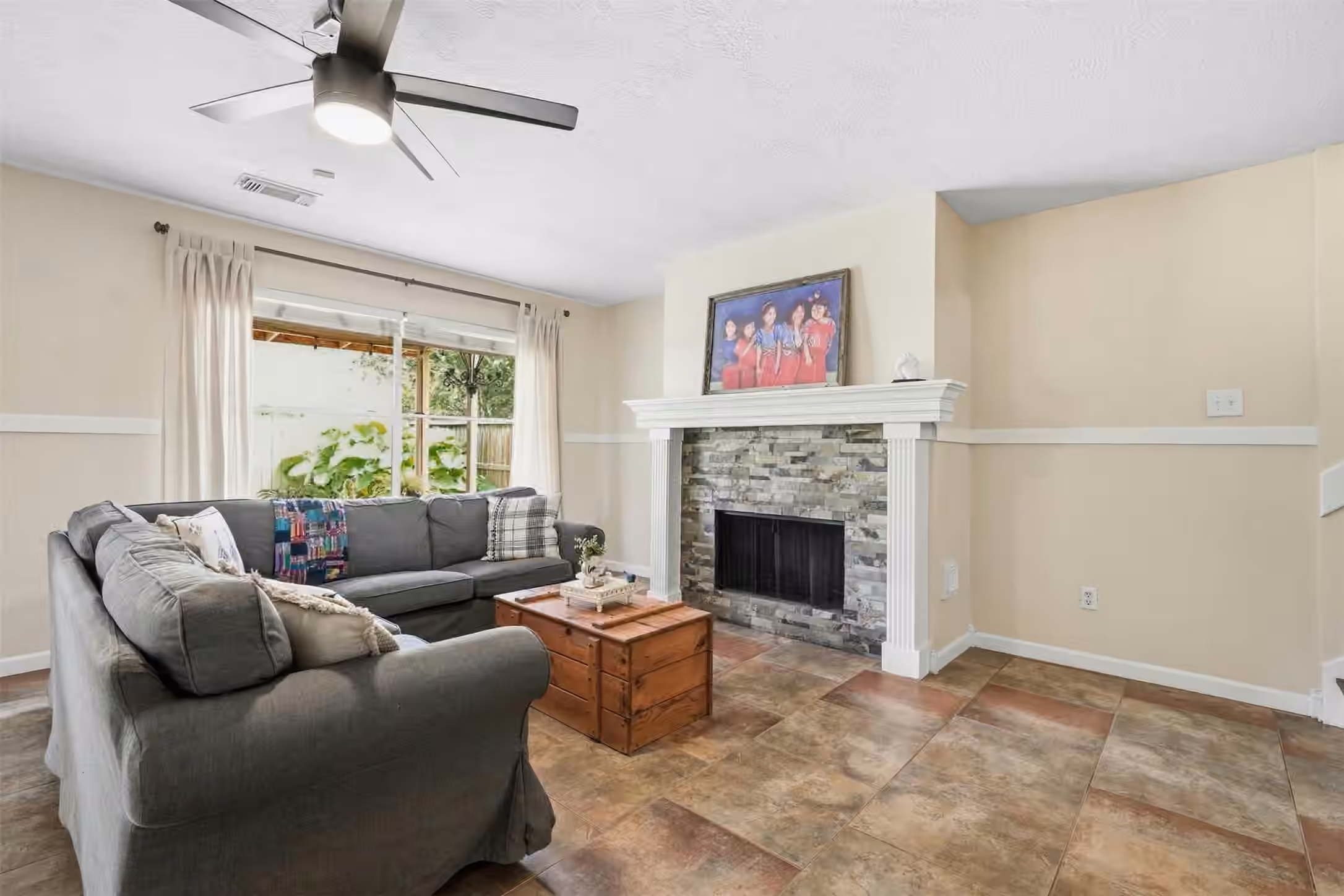 Photo 3 of 807 Oak West Drive, Houston, TX