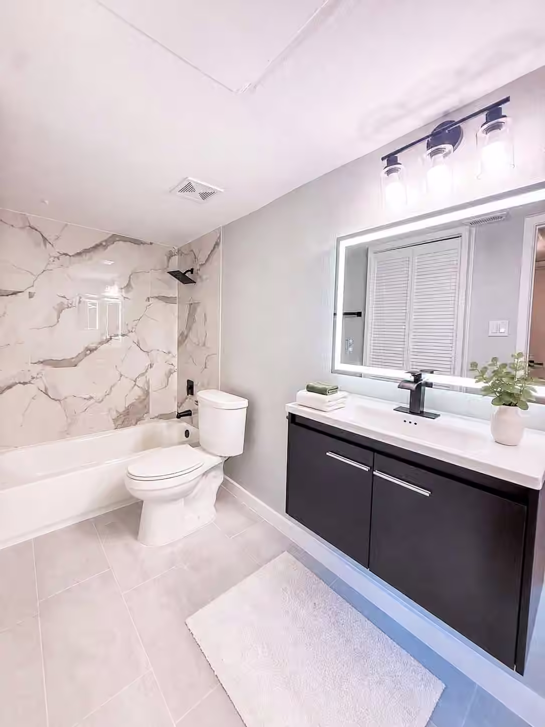 Photo 3 of 3900 Woodchase Drive 77, Houston, TX