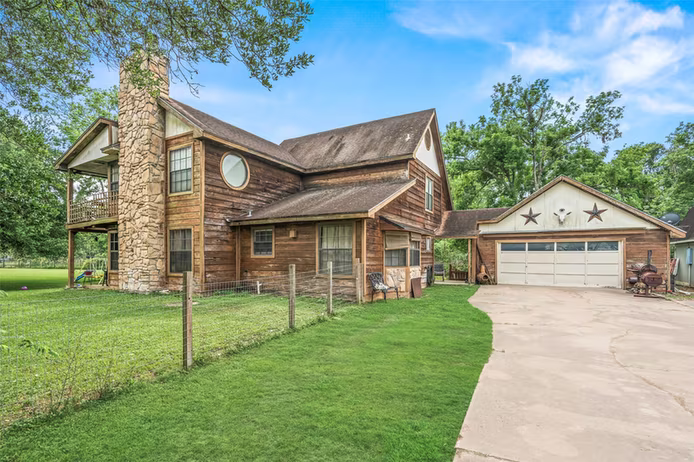 Photo of 154 Pin Oak Drive, Angleton, TX