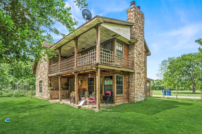 Photo 4 of 154 Pin Oak Drive, Angleton, TX