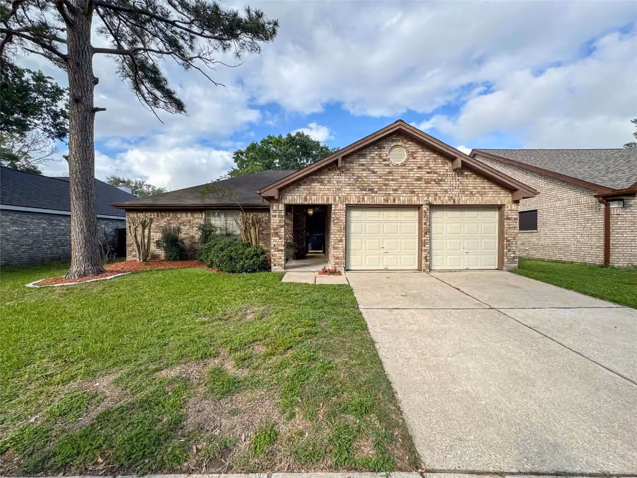 Photo 3 of 16747 Square Rigger Lane, Friendswood, TX