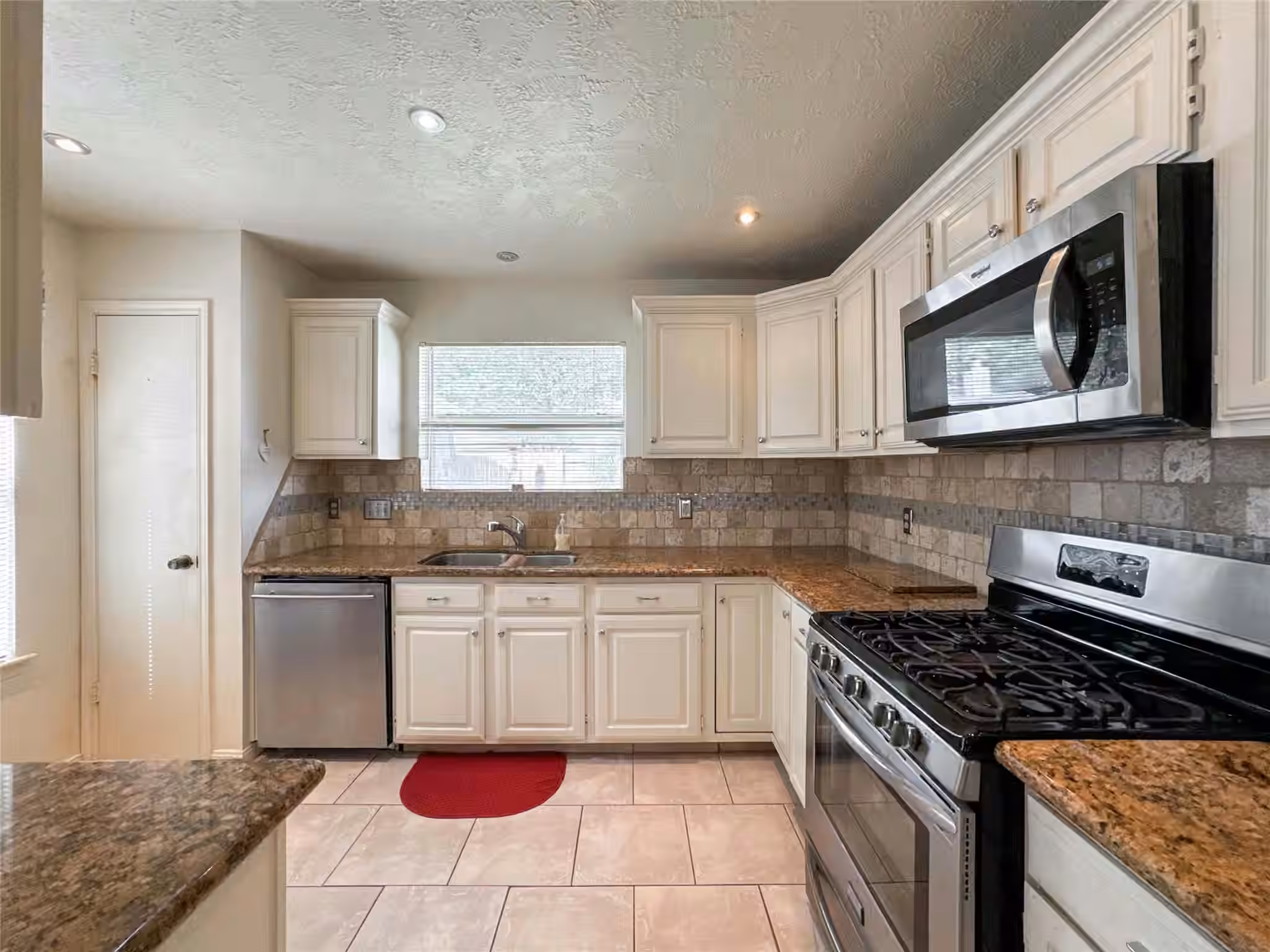 Photo 7 of 16747 Square Rigger Lane, Friendswood, TX