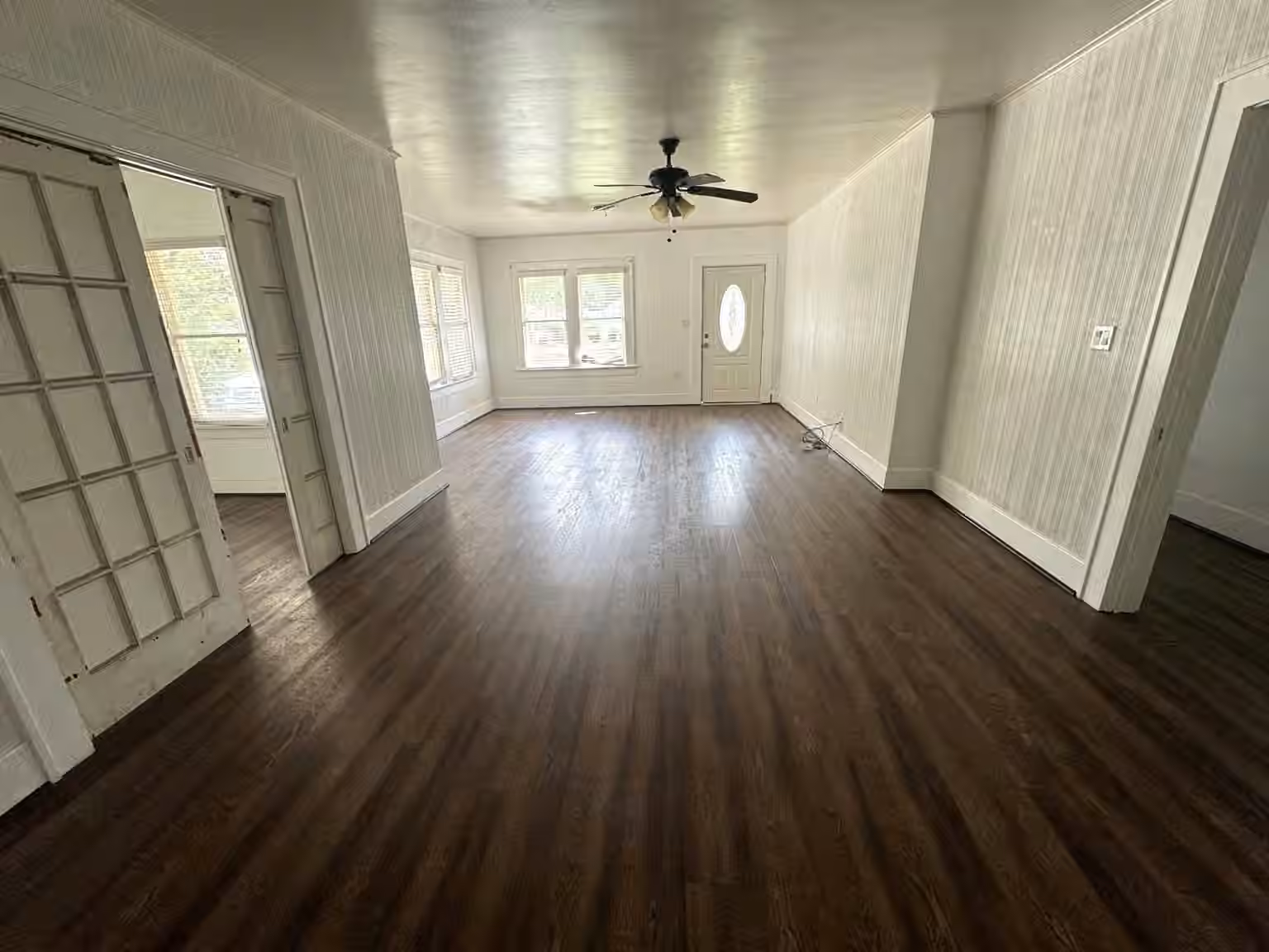 Photo 2 of 913 Fowlkes Street, Sealy, TX