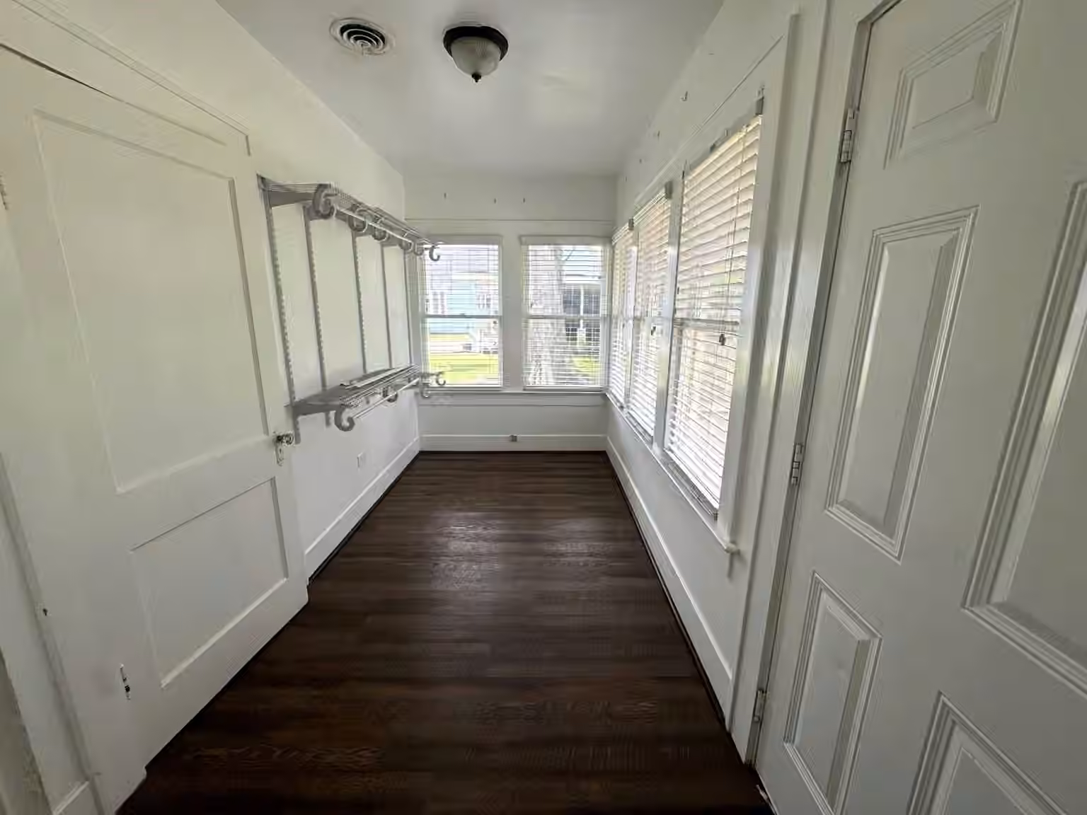 Photo 6 of 913 Fowlkes Street, Sealy, TX