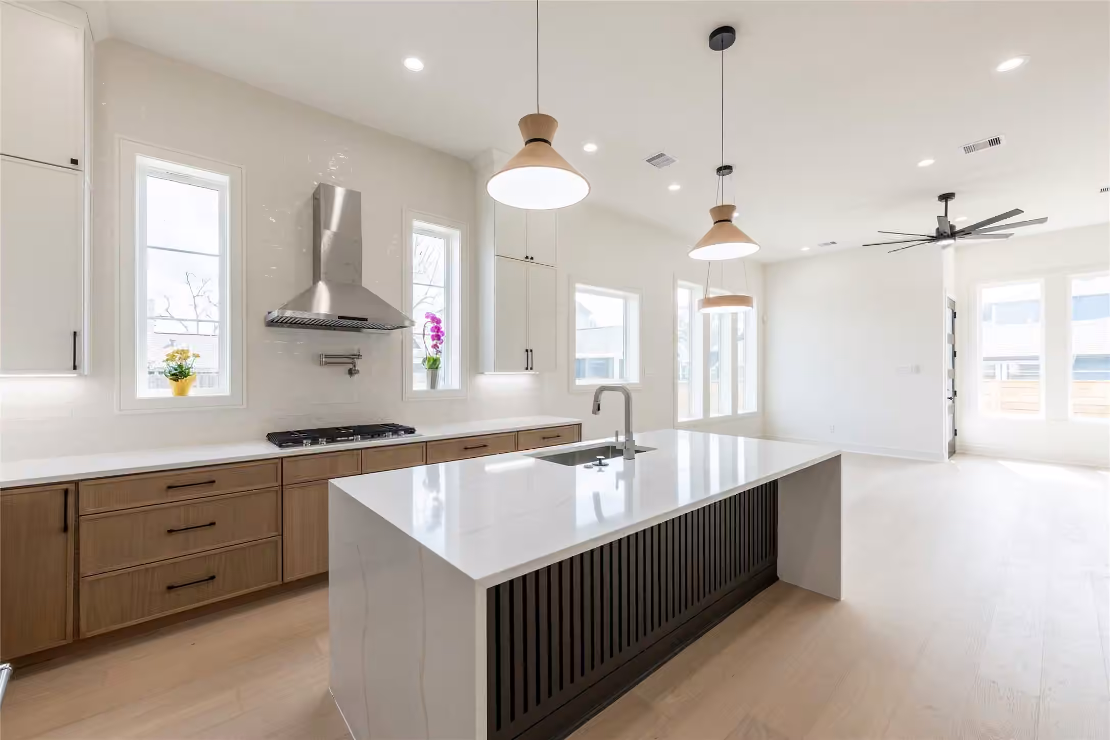 Photo 7 of 1122 E 27TH ST A, Houston, TX
