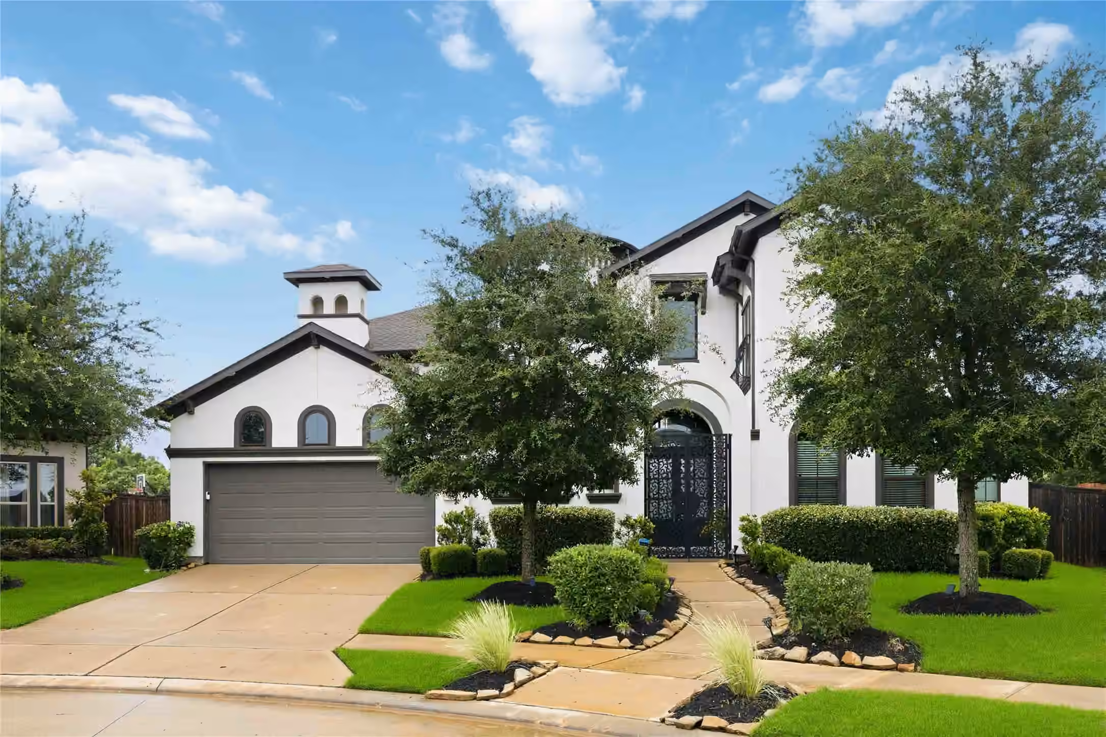 Photo of 10623 Sawmill Park Drive, Missouri City, TX