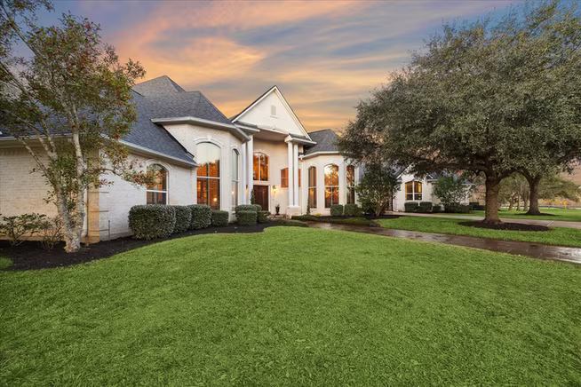 Photo 2 of 7843 Lakebrook Drive, Missouri City, TX
