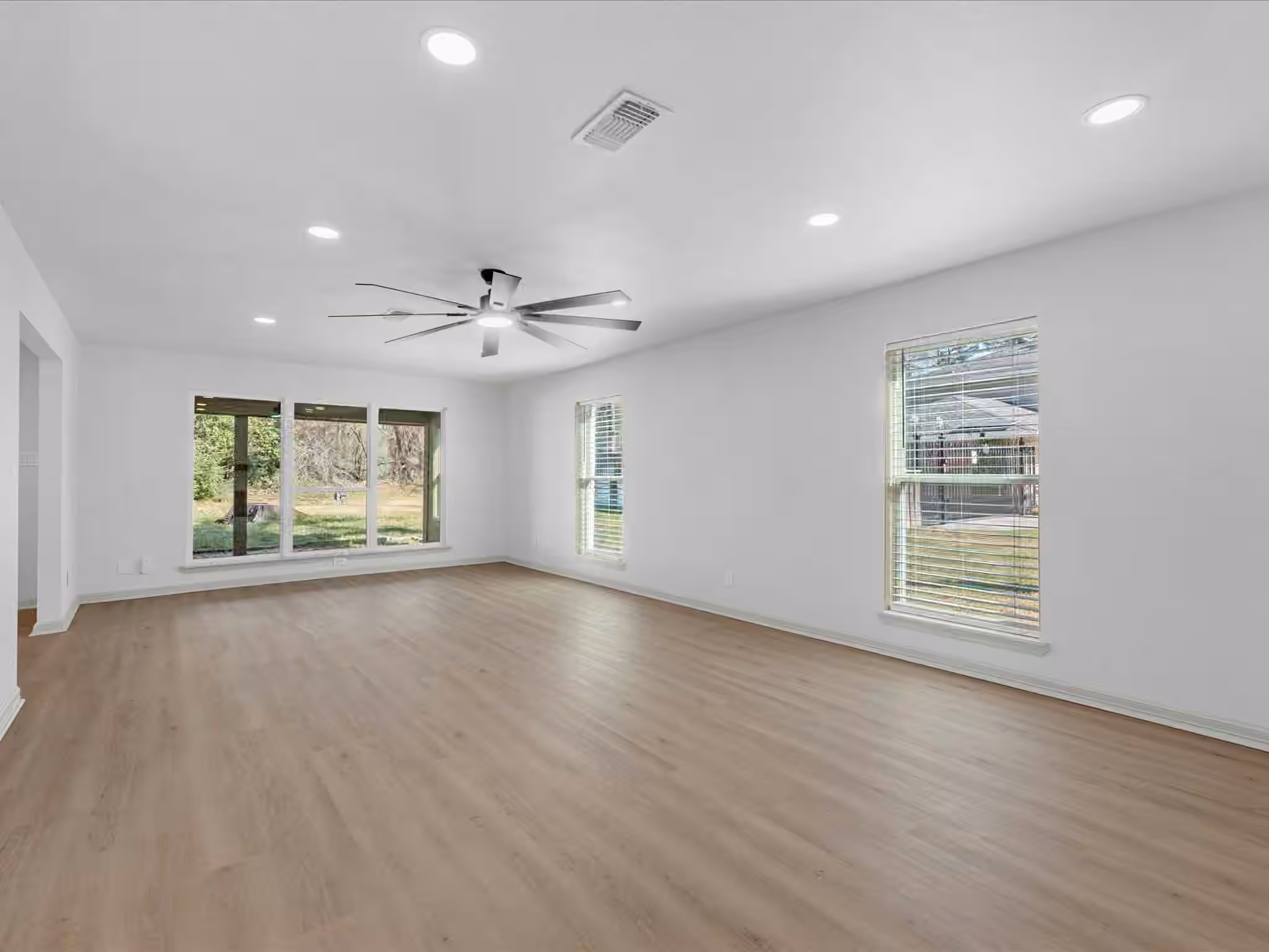 Photo 6 of 740 River Plantation Drive, Conroe, TX