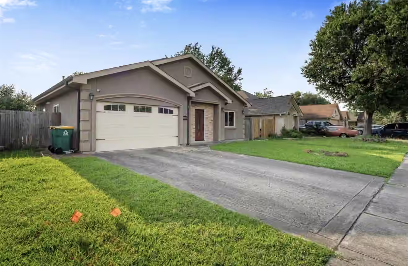 Photo 4 of 2526 Perez Road, Pasadena, TX