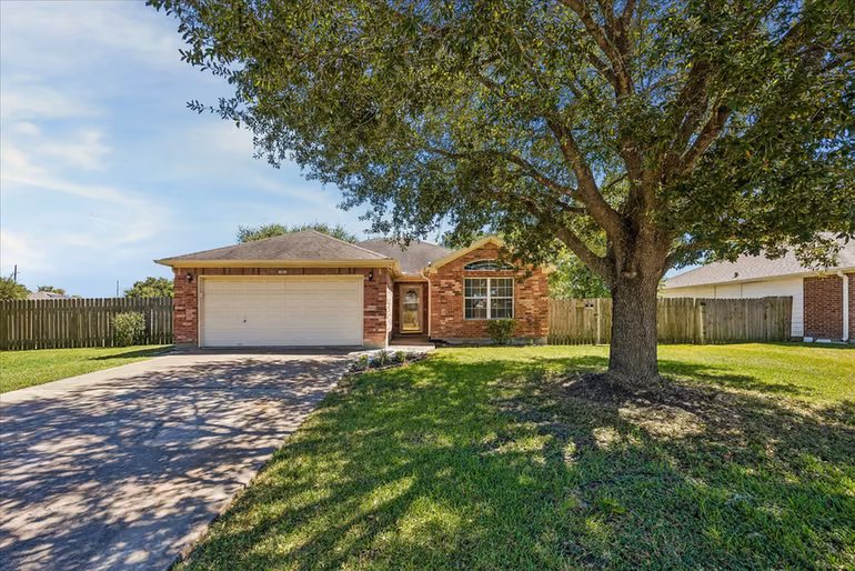Photo of 101 Willow Court, Navasota, TX 77868