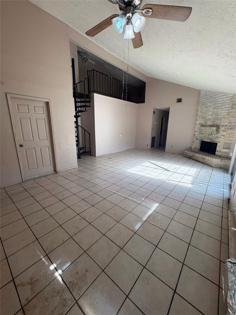 Photo 5 of 6905 Greenyard Drive, Houston, TX