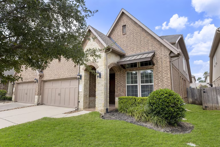 Photo 2 of 9022 Centennial Drive, Conroe, TX