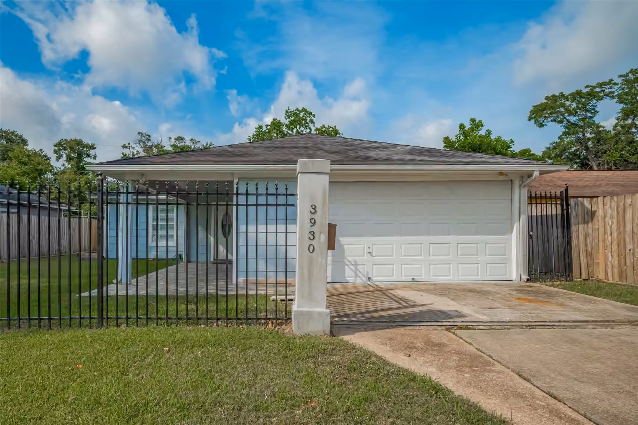 Photo 2 of 3930 Daphne Street, Houston, TX