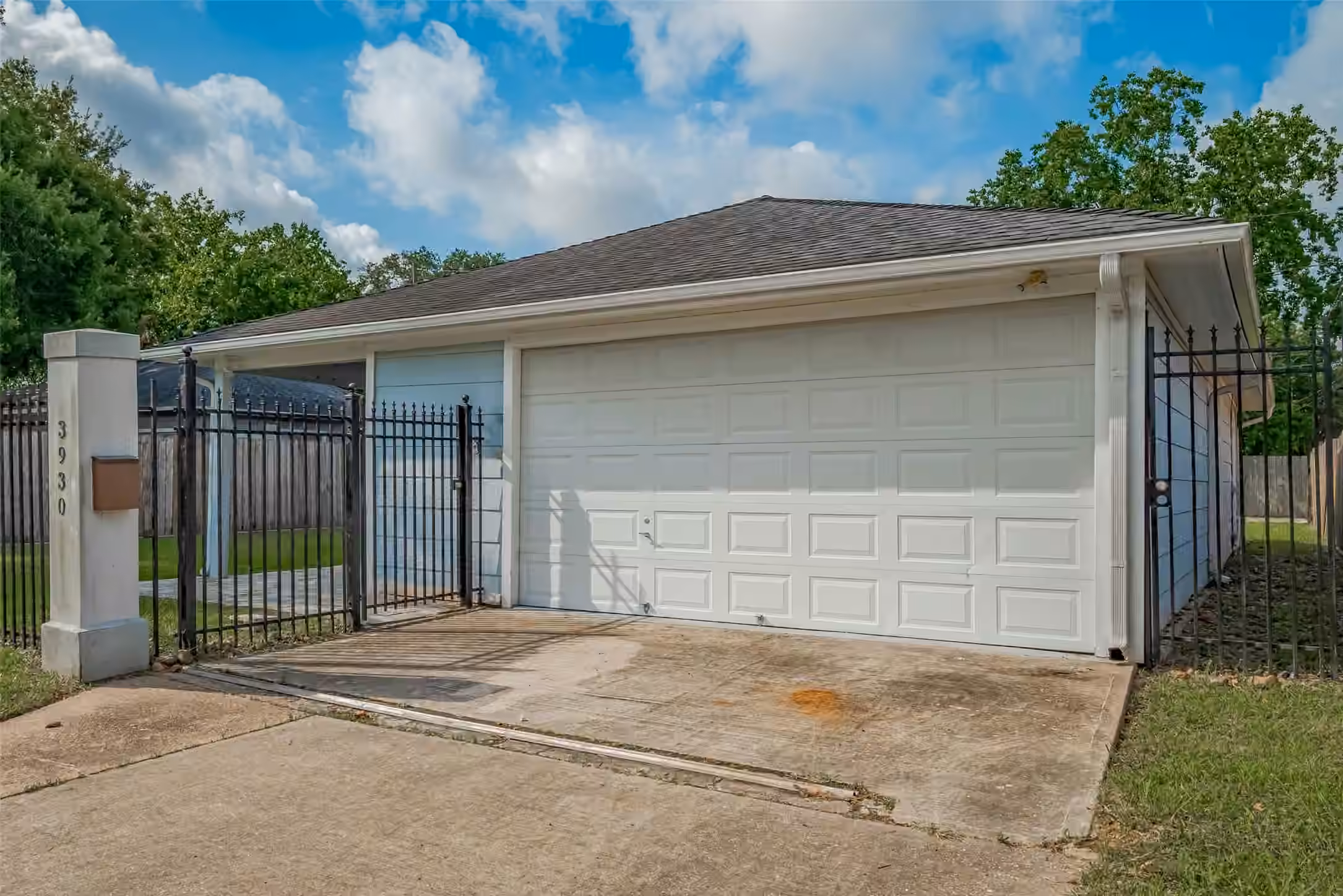 Photo 6 of 3930 Daphne Street, Houston, TX