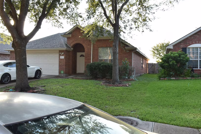 Photo 2 of 16630 Great Oaks Glen Drive, Houston, TX