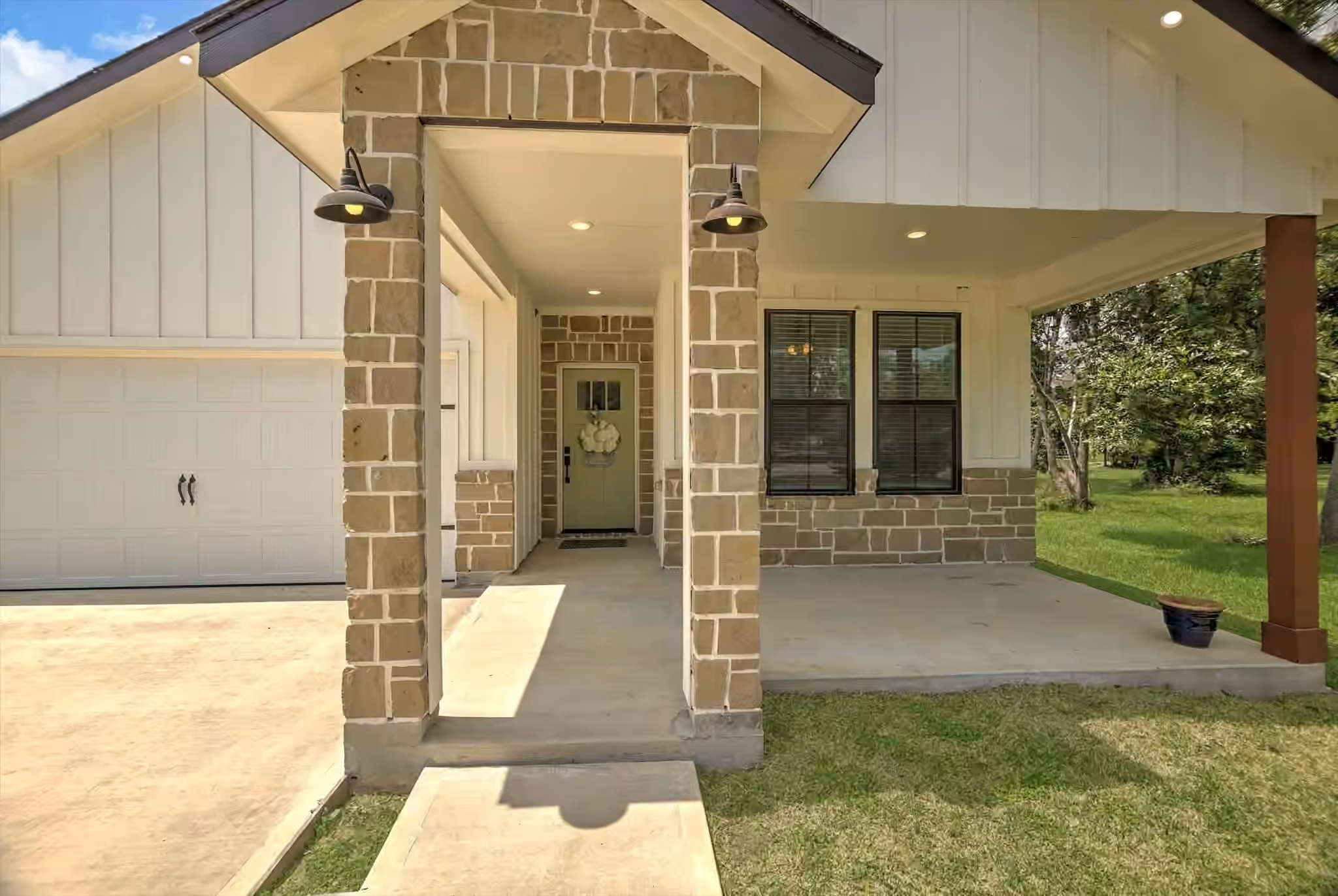 Photo 2 of 502 S Carroll Street, La Porte, TX