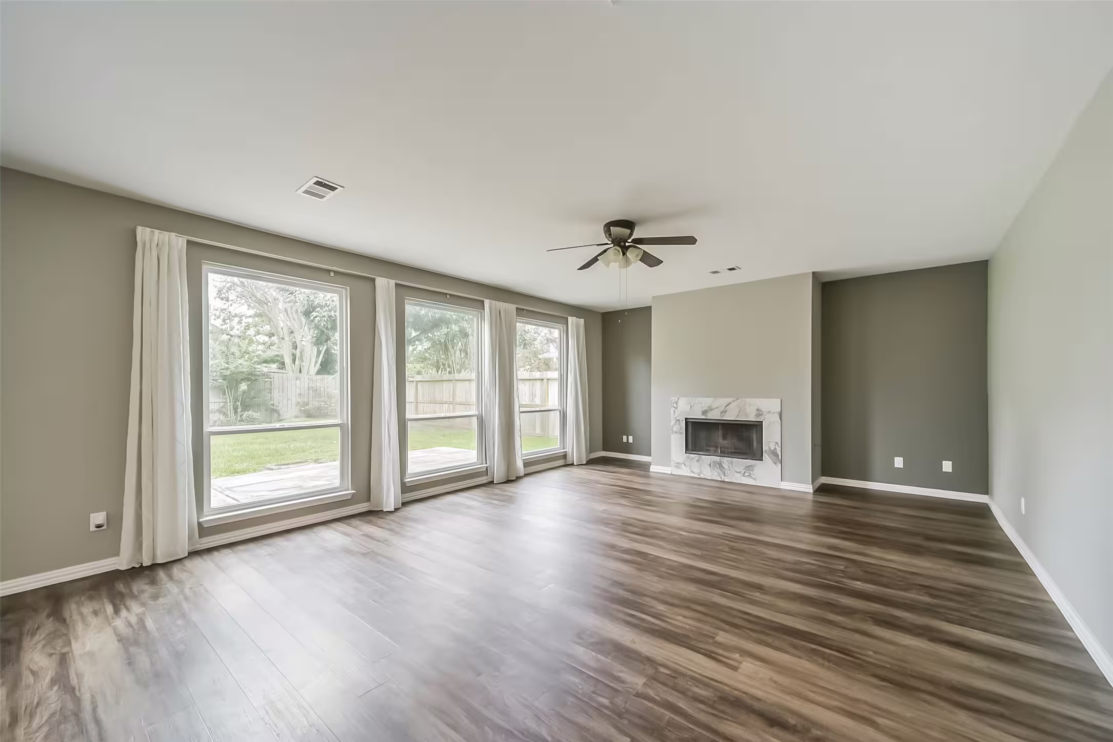 Photo 3 of 6219 Summerville Lane, Houston, TX