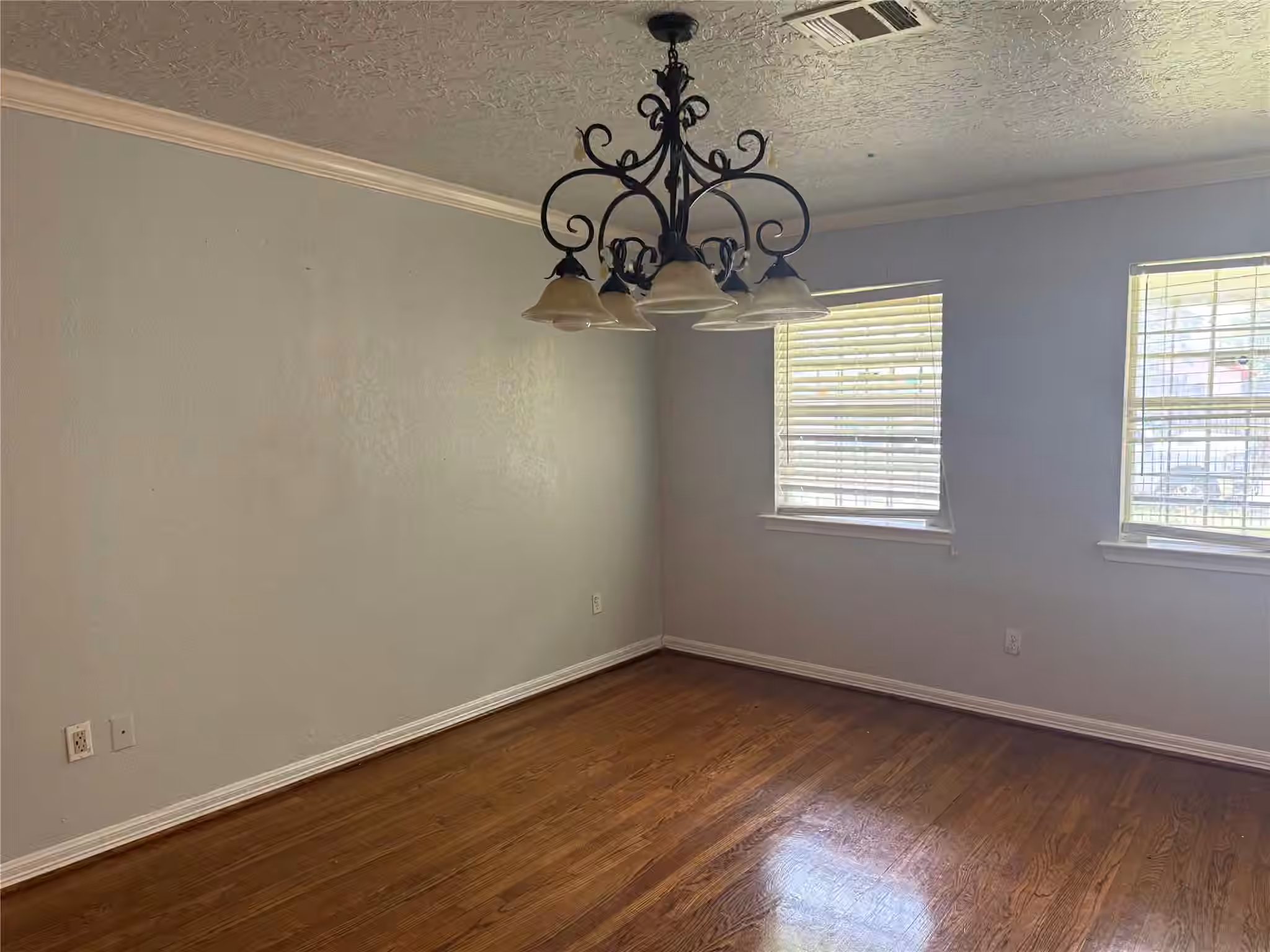 Photo 3 of 5651 Lyndhurst Drive, Houston, TX