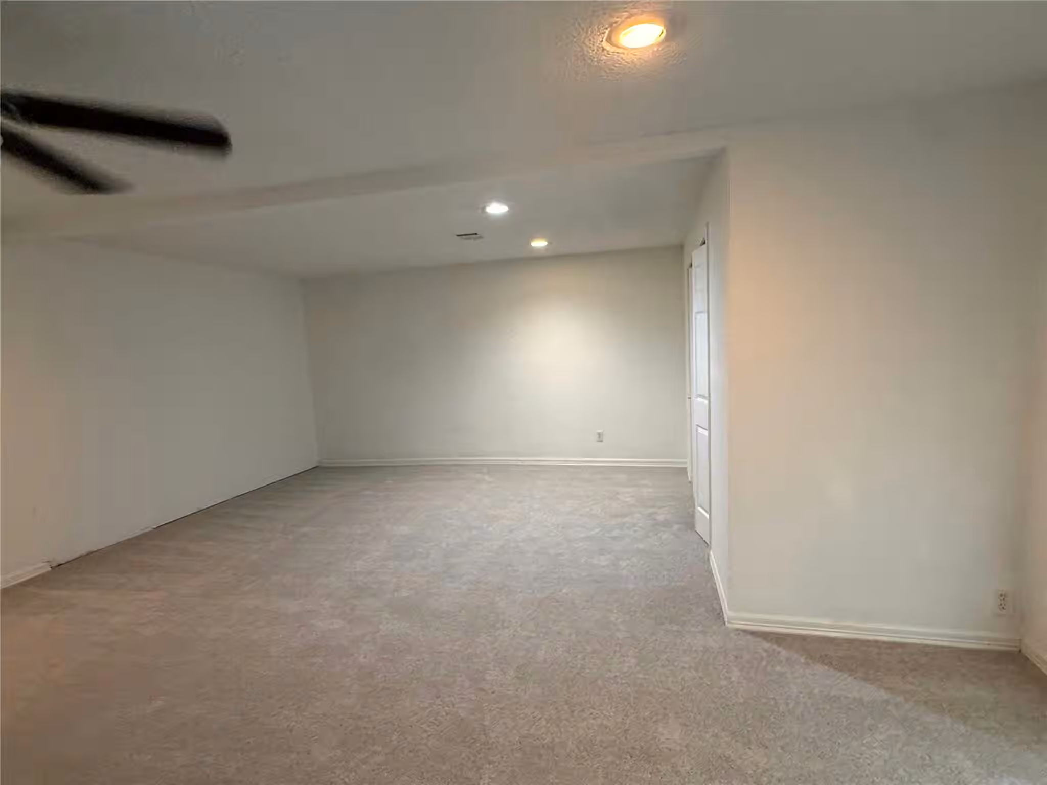 Photo 7 of 5651 Lyndhurst Drive, Houston, TX