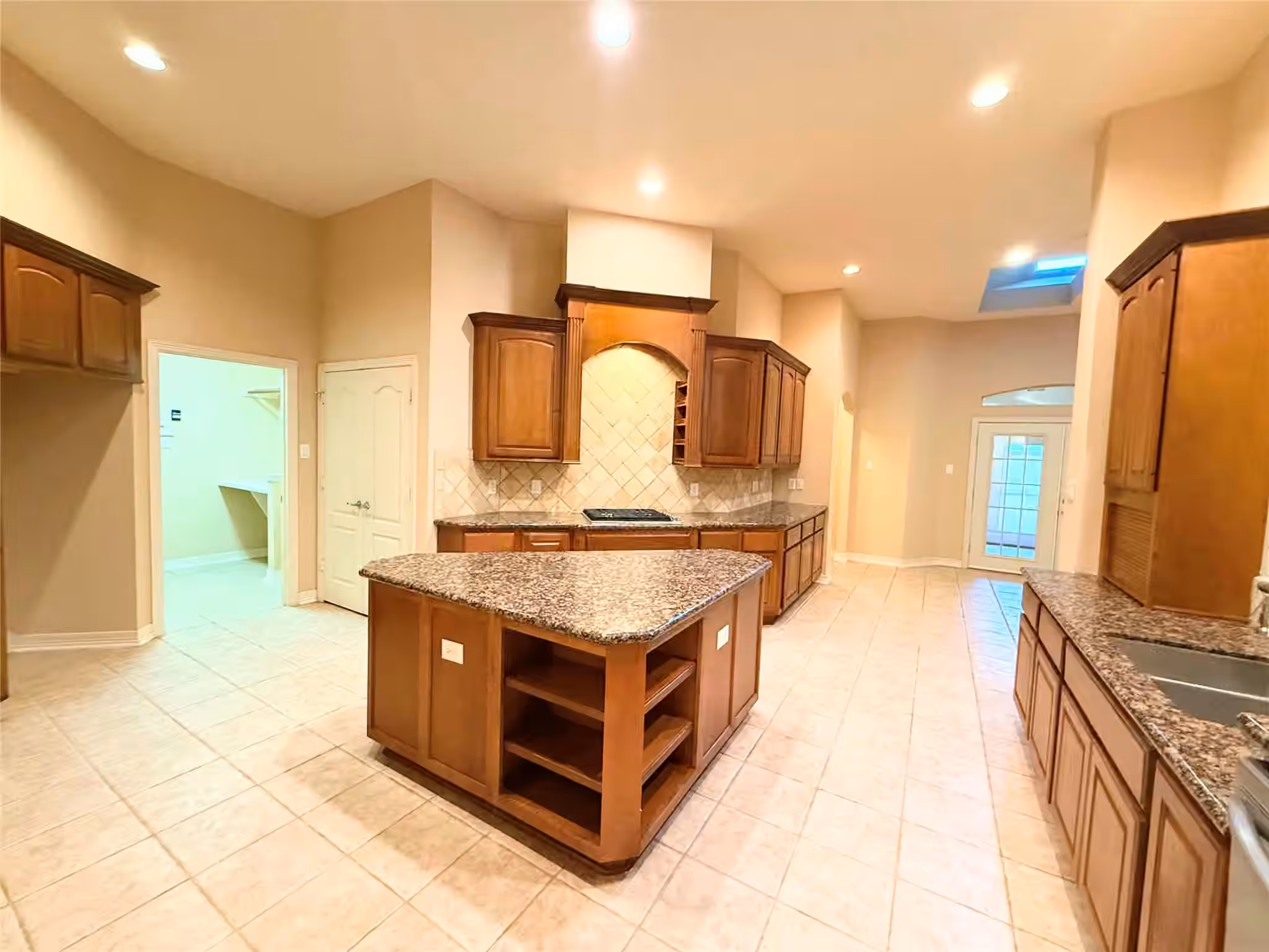 Photo 7 of 10327 Earlington Manor Drive, Spring, TX