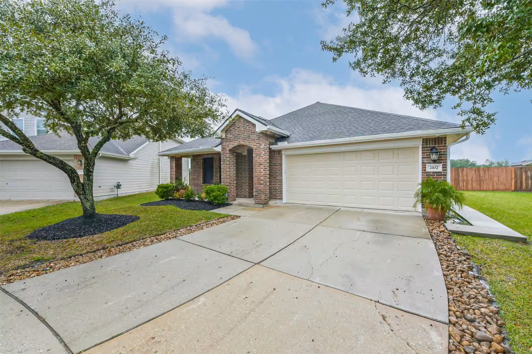 Photo 4 of 2102 Pickwick Pines Dr Court, Humble, TX