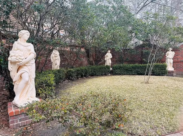 Photo 5 of 2907 Cedar Woods Place, Houston, TX