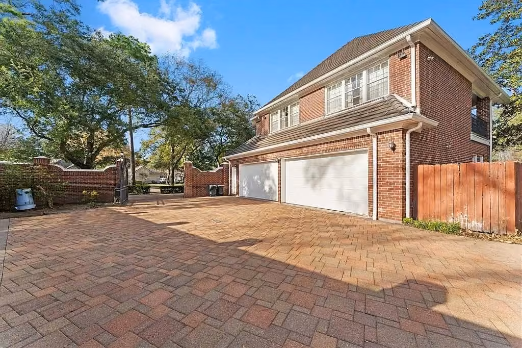 Photo 7 of 2907 Cedar Woods Place, Houston, TX