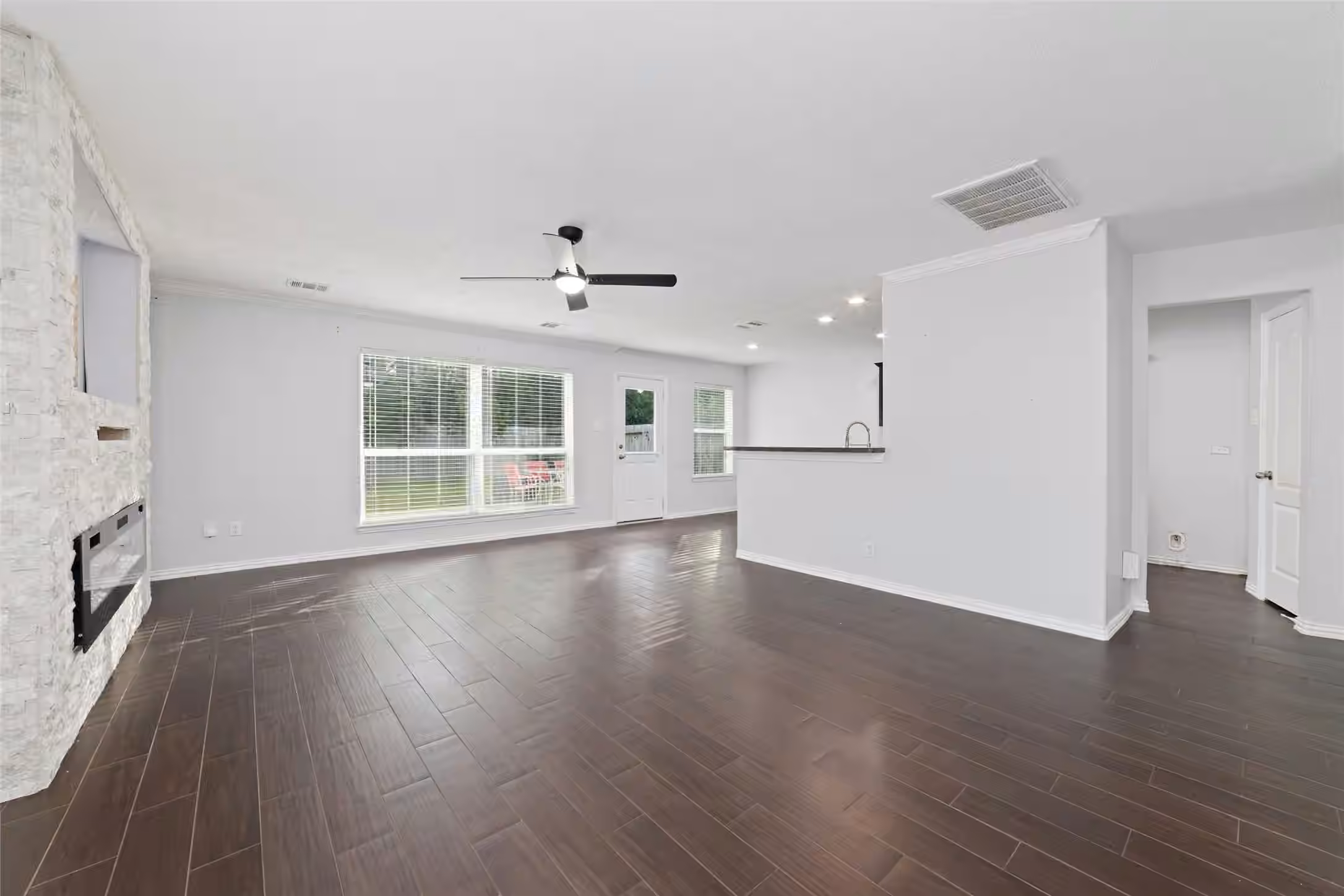 Photo 4 of 16547 Mablethorpe Lane, Houston, TX