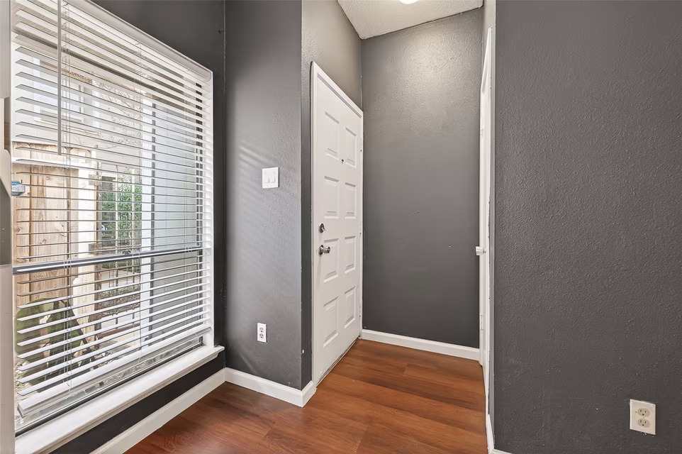 Photo 7 of 1920 Augusta Drive 7, Houston, TX