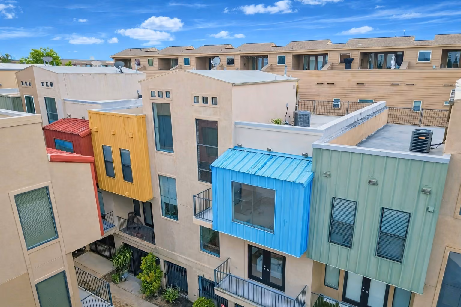 Photo 2 of 125 E 2nd Street, Houston, TX