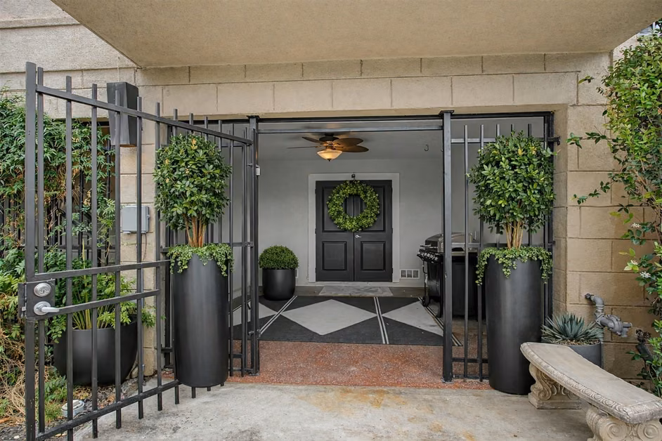 Photo 4 of 125 E 2nd Street, Houston, TX
