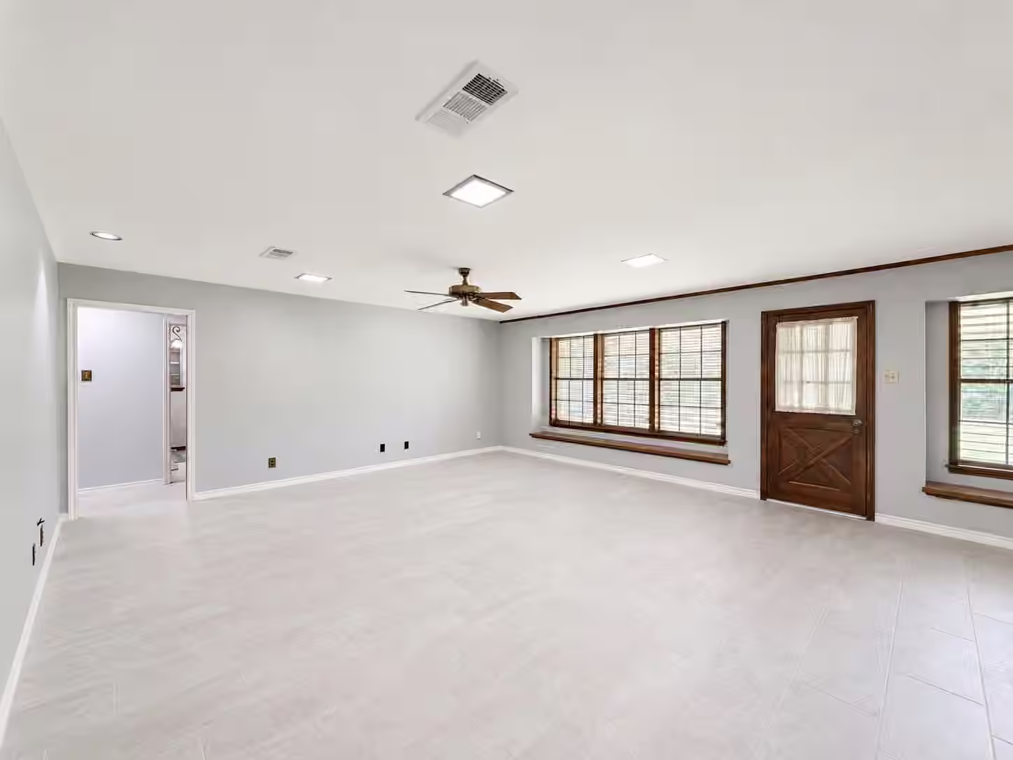 Photo 4 of 708 Shady Lane, La Marque, TX