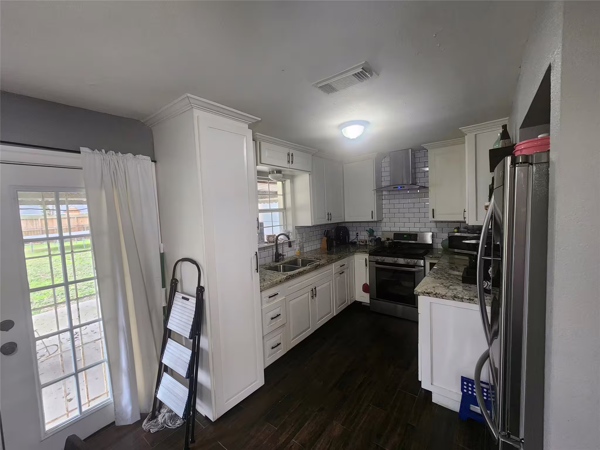 Photo 4 of 510 Edgebrook Drive, Houston, TX